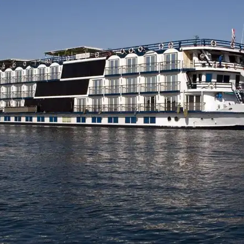 Nile Cruise vs. Land Tour Egypt