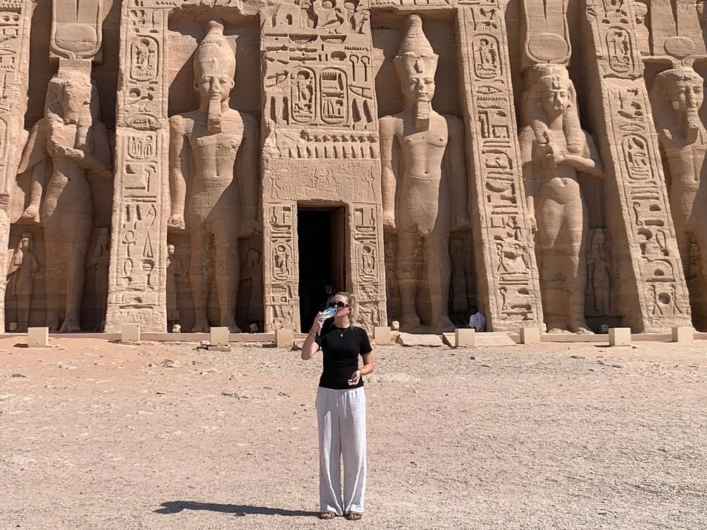 What to Wear in Egypt: Dress Code Guide for Monuments, Mosques, and the Beach