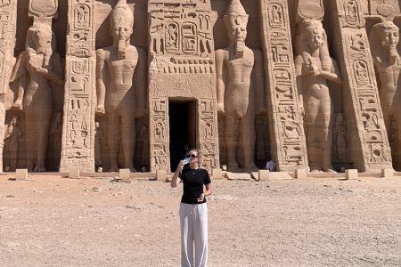 What to Wear in Egypt: Dress Code Guide for Monuments, Mosques, and the Beach